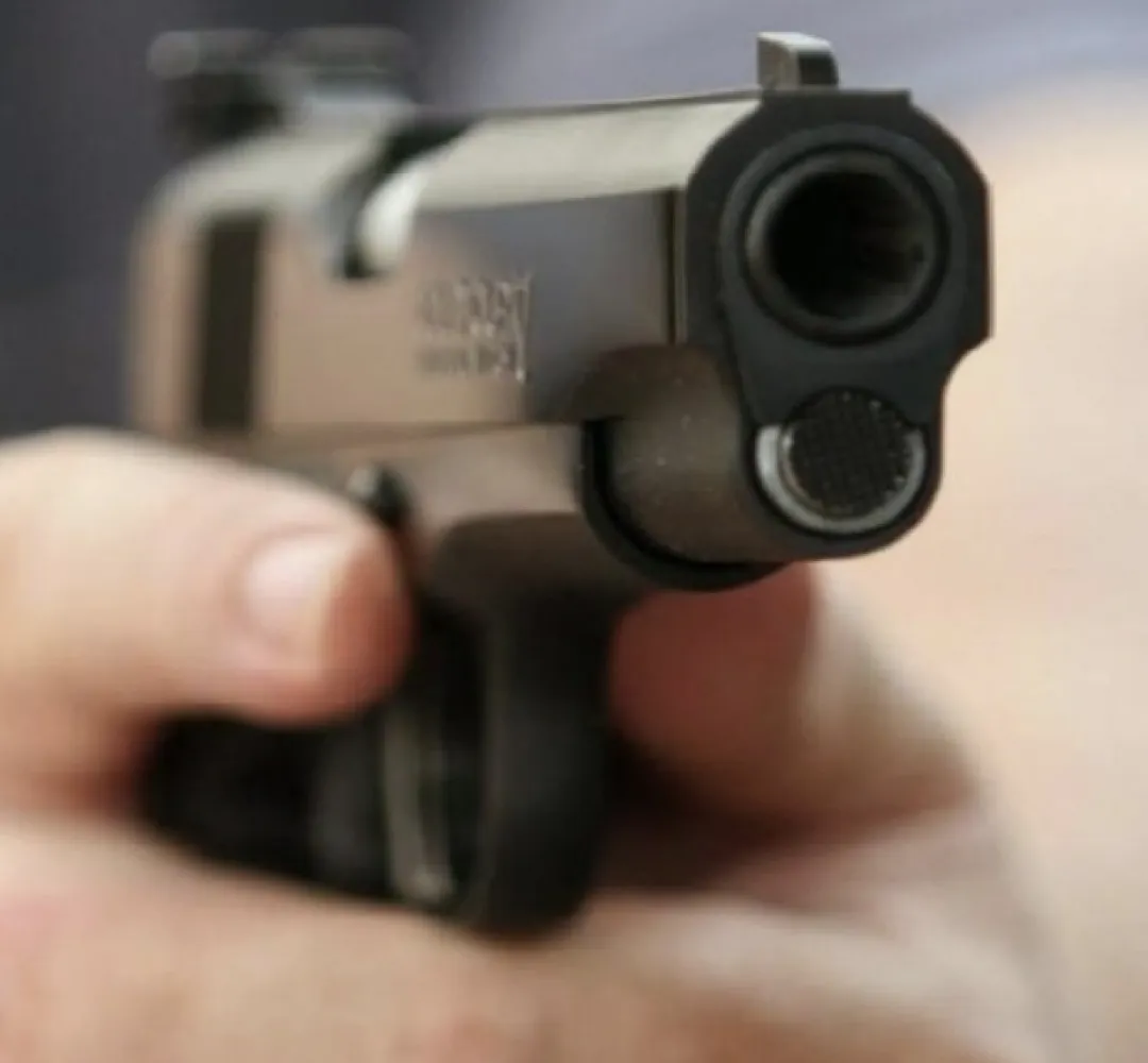 مفتش شرطة يضطر لاستعمال سلاحه الوظيفي لتوقيف شخص هدد أمن المواطنين بسلا