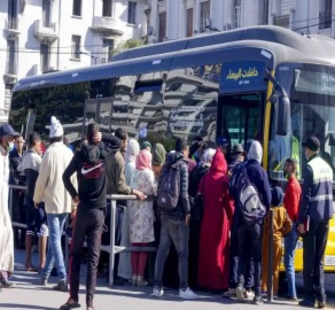 وضع برنامج أولي لتزويد أكثر من 32 مدينة بـ 3500 حافلة للنقل الحضري (وزير الداخلية)
