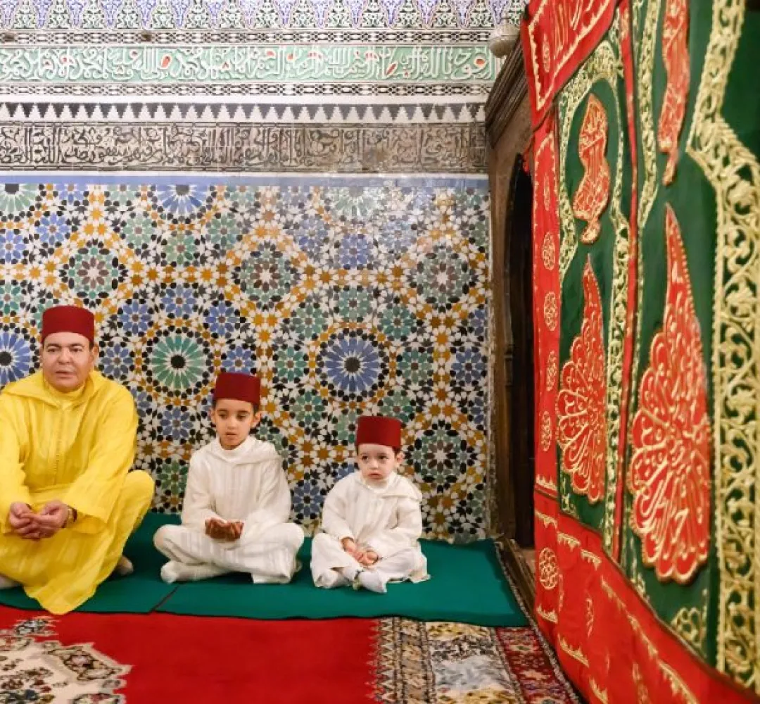الأمير مولاي رشيد يزور ضريح المولى إدريس الأزهر بمناسبة حفل ختان الأميرين مولاي أحمد ومولاي عبد السلام