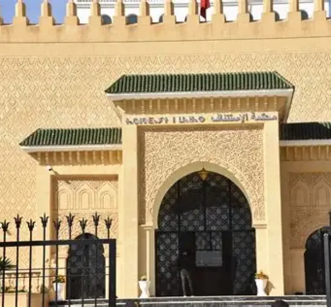 20 متهما منهم رئيس سابق وقائد وأعوان سلطة وموظفين وسماسرة، متابعين أمام غرفة الجنايات الاستئنافية لجرائم الاموال بفاس