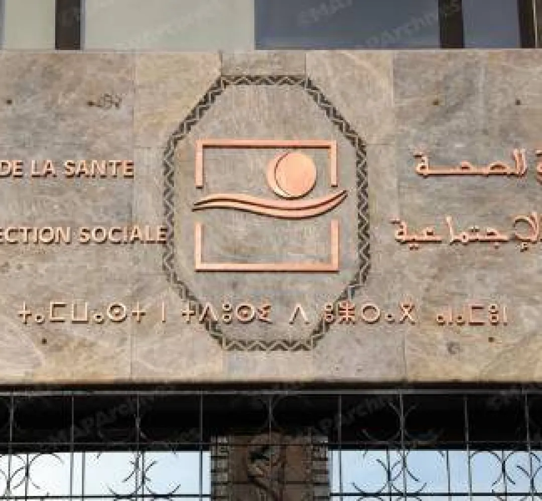 وزارة الصحة والحماية الاجتماعية تؤمن نقلا جويا استعجاليا لرضيع حديث الولادة من العيون إلى الرباط