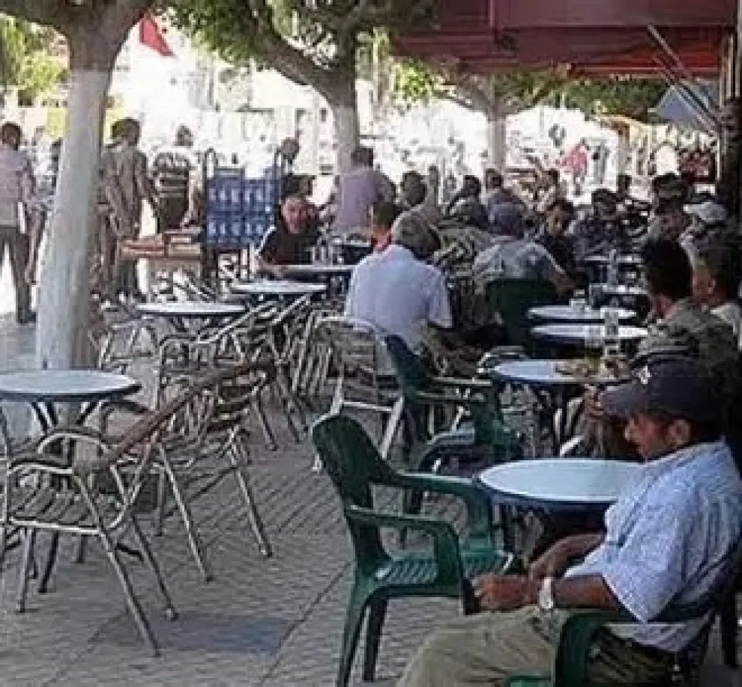 أثمان المقاهي بين قانون السوق وحماية المستهلك: من يراقب ومن يترك الحبل على الغارب؟